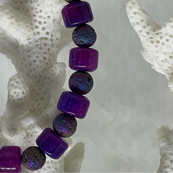 Hand Crafted Purple Agate and Crystal Druzy Quartz Geode Bead Stretchy Bracelet - Picture 6 of 15